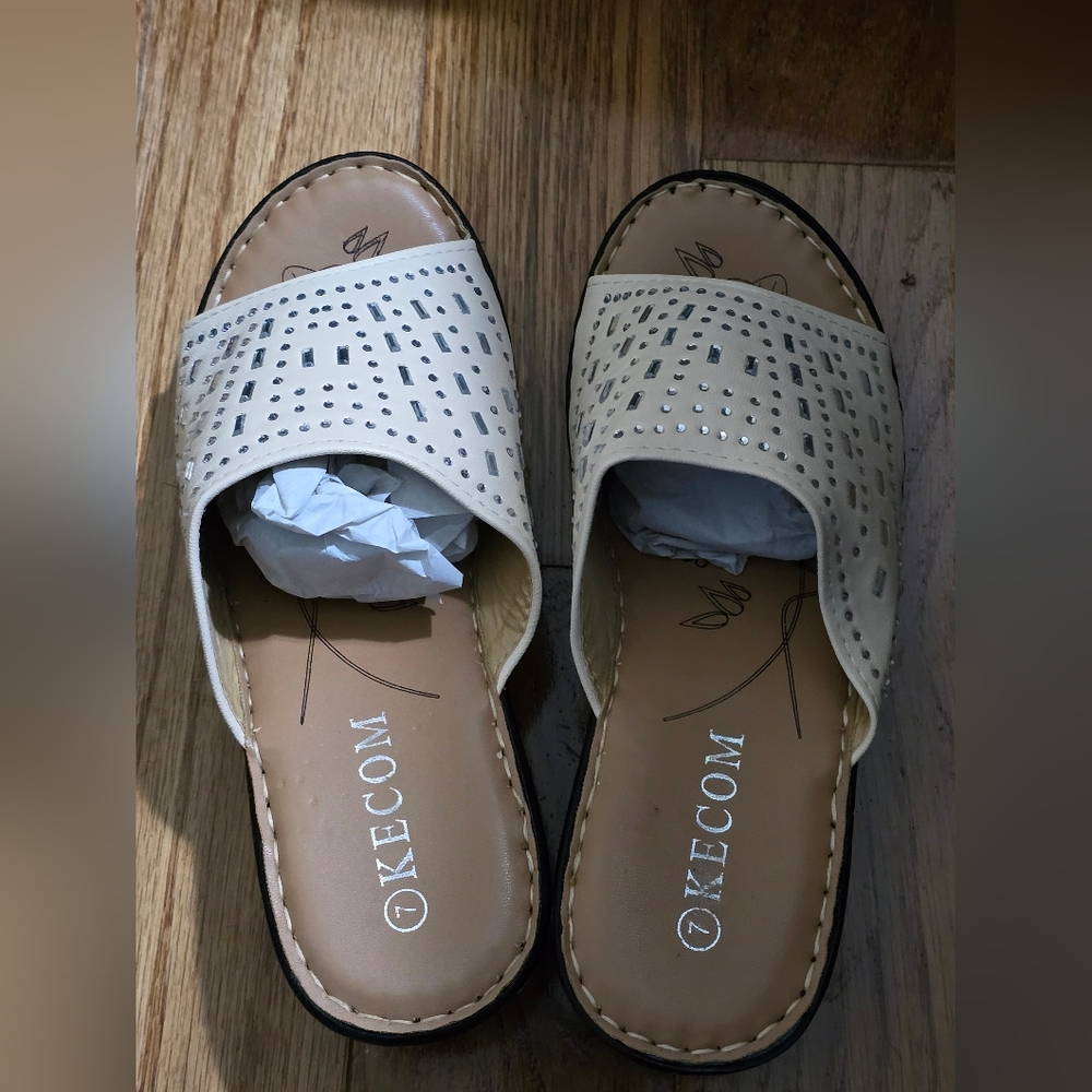 NWOB Kecom Beige Women's Sandal | Size 7